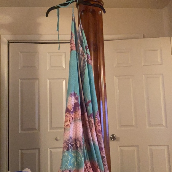 Halter dress beautiful soft colors - Picture 3 of 4